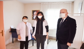 Belediye Başkanımız Dr. Osman İnan, sağlık çalışanlar